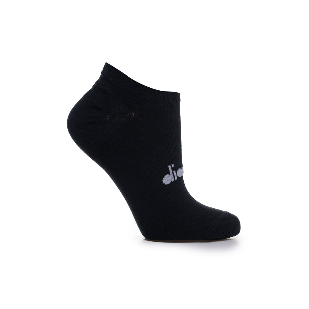 Meia esportiva unissex Diadora cor preta destacando qualidade e conforto